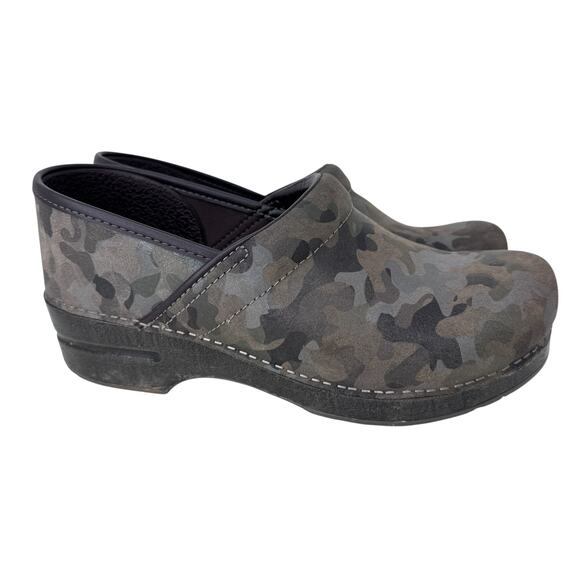 Dansko Professional Slip-On‎ Clog Womens 40 9.5-10 Camo Slip-Resistant - Picture 1 of 11